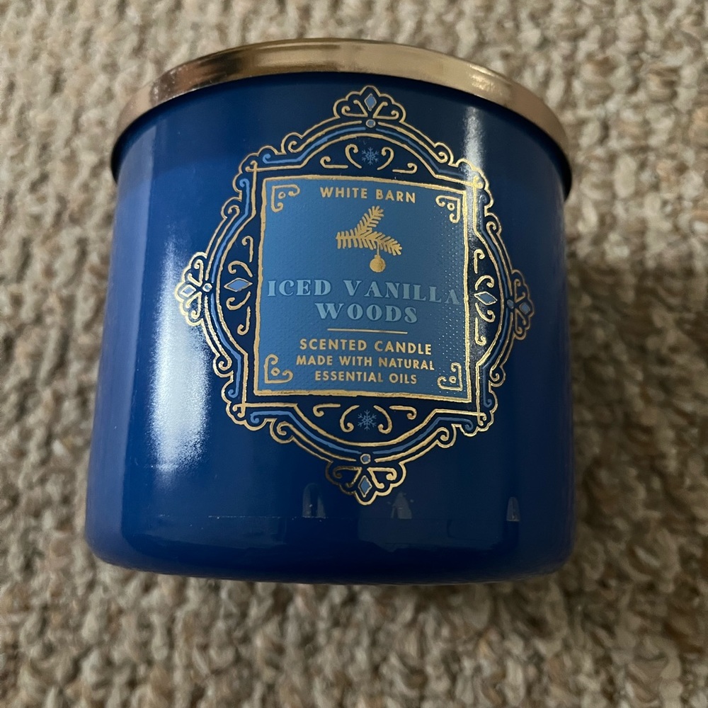 White barn iced vanilla woods scented candle brand new 3 wick 14.5 ounces